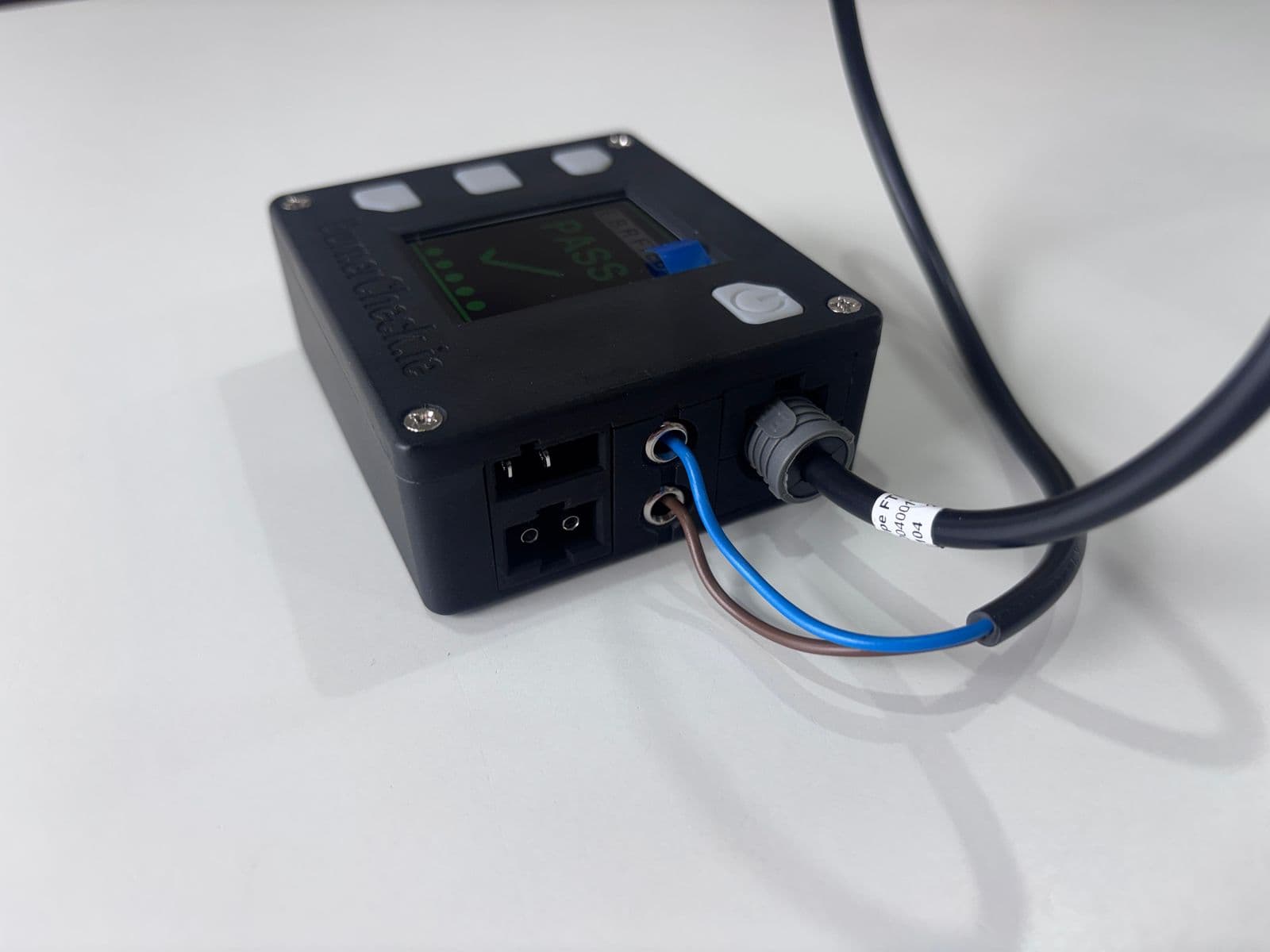 Photocell test with leads connected - pass
